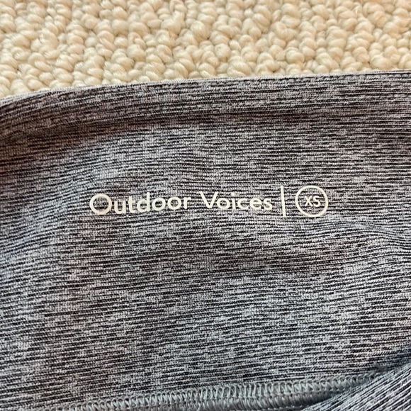 Outdoor Voices Two-Tone Warmup Crop XS - Picture 3 of 6